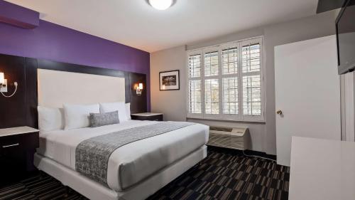 A bed or beds in a room at SureStay Hotel by Best Western Beverly Hills West LA