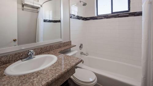 A bathroom at SureStay Hotel by Best Western Beverly Hills West LA