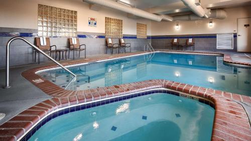 a large swimming pool in a hotel room at Best Western Plus Gateway Inn & Suites - Aurora in Aurora