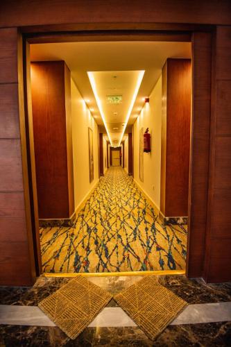a hallway of a hotel with a hallwayngth at Lamar Azur Hotel in Dumyāţ al Jadīdah