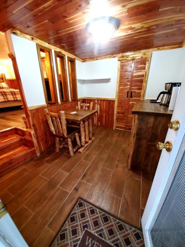 Log Cabin Innにあるキッチンまたは簡易キッチン