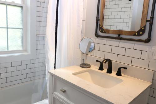 Un baño de Old Mill Inn