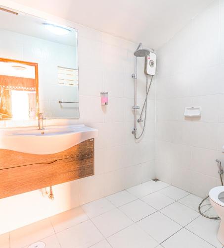 a bathroom with a sink and a mirror at MANDARIN LODGE by victor in Hua Hin