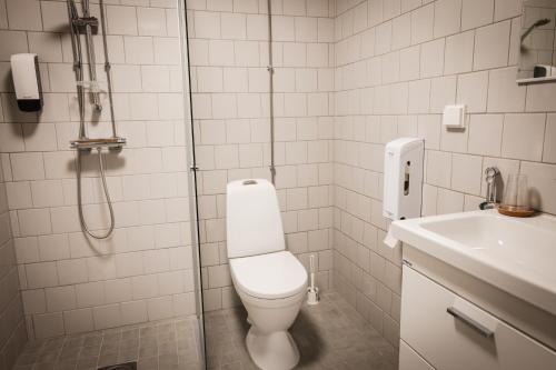 A bathroom at Park Hotel Liminka