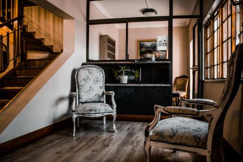 Ruang duduk di Pinehaven Bed and Breakfast