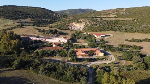 Ptičja perspektiva nastanitve Agriturismo Sa Tiria