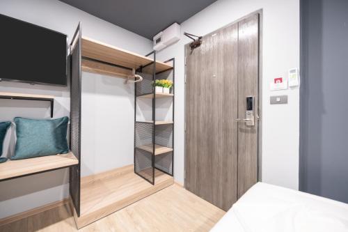 a room with a door leading into a bedroom at Oblique Apartment - ออฟบลิค อพาร์ทเมนท์ in Nonthaburi