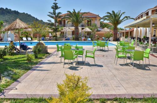 The swimming pool at or close to Sunny Garden Hotel