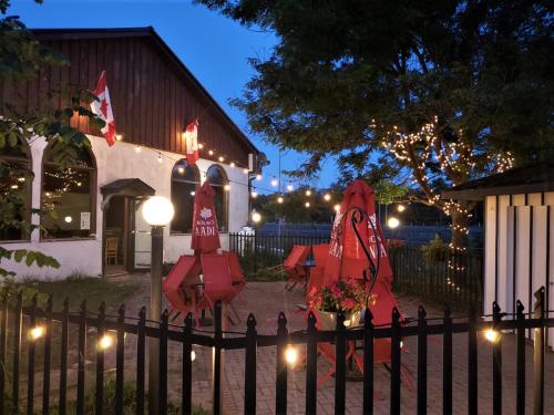 Fotografie z fotogalerie ubytování Jolly Roger Inn & Resort v destinaci Otter Lake