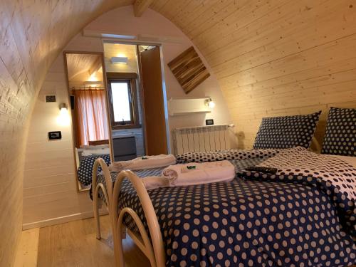 A bed or beds in a room at piccadilly b&b