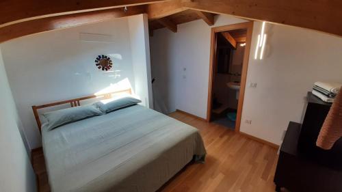 a small bedroom with a bed and a bathroom at La Casa Azzurra in Misano Adriatico