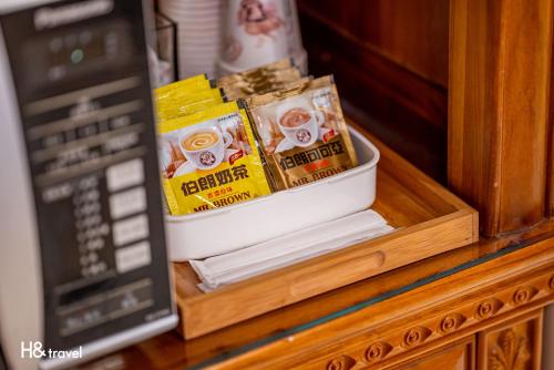 a counter with a bowl of food and a microwave at White Cotton Candy Homestay in Hualien City
