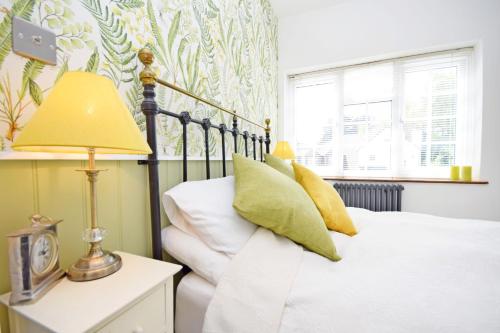Gallery image of Sparrow Cottage - Westbourne in Westbourne