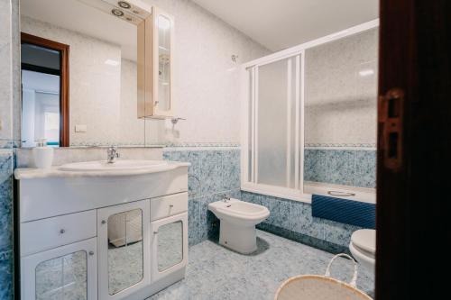 A bathroom at Sarnadela