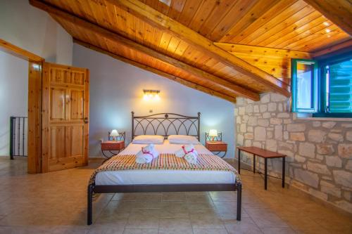 Ένα ή περισσότερα κρεβάτια σε δωμάτιο στο Ammos Villas