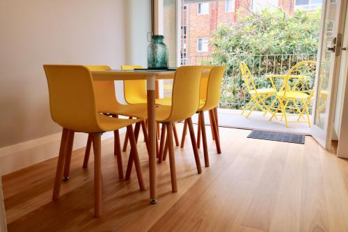 
a dining room table with chairs in front of it at Beach Retreat in Sydney
