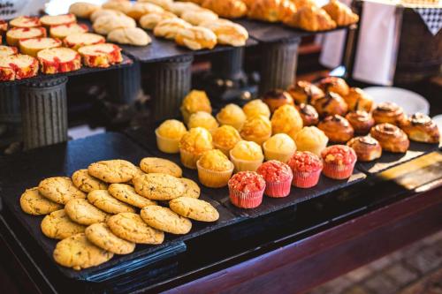 a display of different types of pastries and muffins at Clarion Hotel Real Tegucigalpa in Tegucigalpa