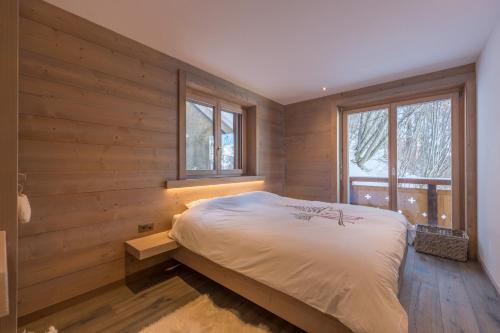 Un pat sau paturi într-o cameră la Le Refuge 2 - Spa access - Close to ski lift