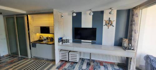 A television and/or entertainment center at Apartament Lazurowy 53 z tarasem i SPA