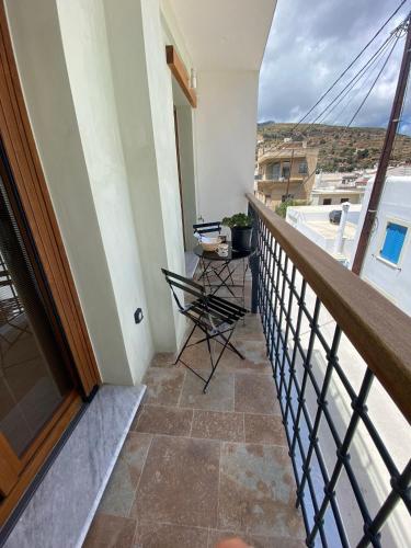 Andros 4 All Seasons Villas & Suitesにあるバルコニーまたはテラス