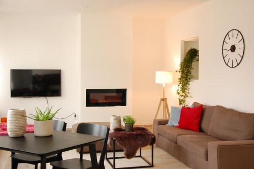 a living room with a couch and a table at Hengelo-Inn in Hengelo