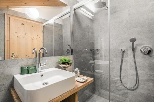 Un baño de Kolfuschgerhof Mountain Resort