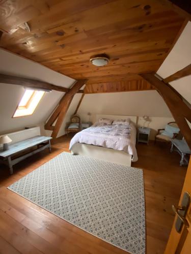 a bedroom with a bed in a attic at Maison 6 personnes La Tourelle in Saulchoy