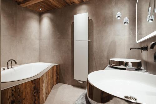 Un baño de Kolfuschgerhof Mountain Resort