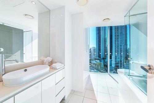 Photo de la galerie de l'établissement H Luxury Residence Apartments - Holiday Paradise, à Gold Coast