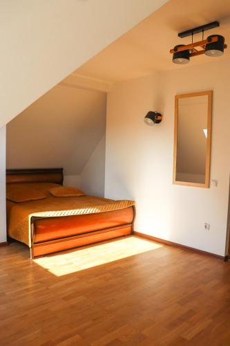 Postel nebo postele na pokoji v ubytování Хутор-city