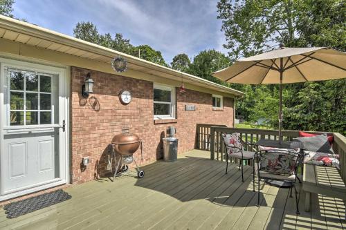 Φωτογραφία από το άλμπουμ του Lakefront High Point House with Furnished Deck! σε High Point