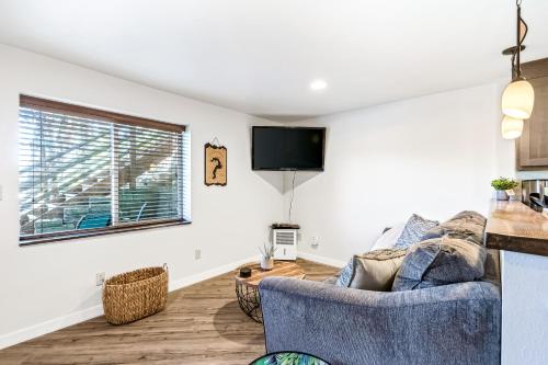 Driftwood Waterfront Gem – Photos 3