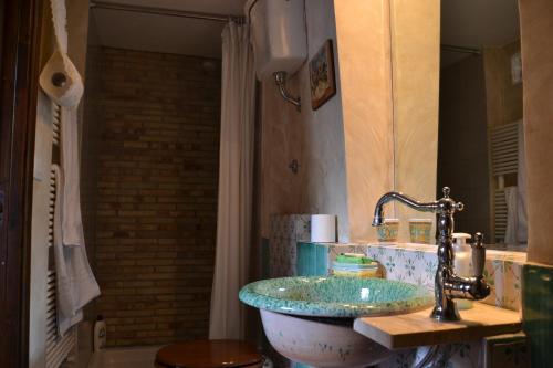 Ванна кімната в La Casa del Pittore di Petralia
