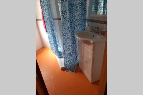 Ein Badezimmer in der Unterkunft Apartamento en el centro de Carballo