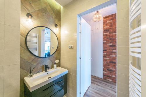 Ett badrum på Pomorskie Apartamenty Bernadowska Silver