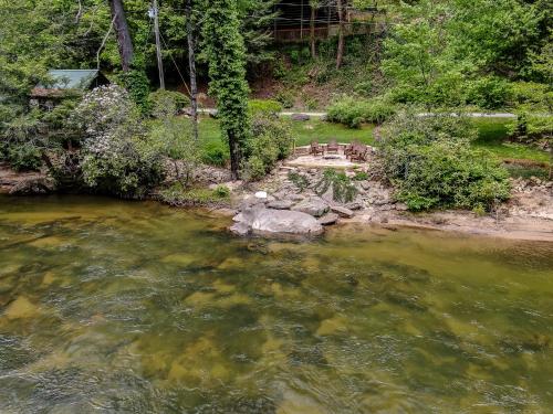PICK's RIVERSIDE RETREAT – Photos 3