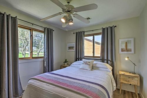 Postel nebo postele na pokoji v ubytování Lake Mary Cottage with Private Beach and Boat Dock