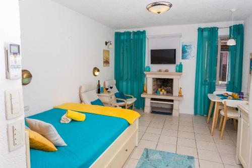 TV a/nebo společenská místnost v ubytování Studio Blue Boat Rovinj