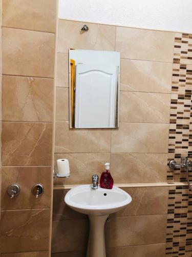 Kamar mandi di Sunset House