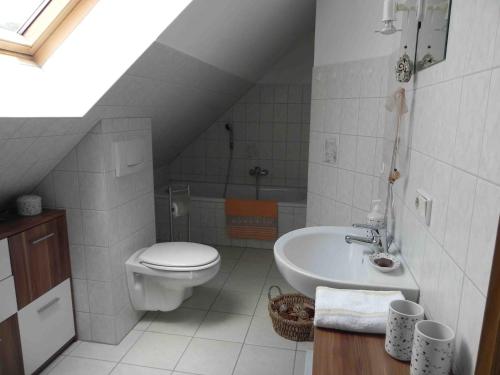 Kúpeľňa v ubytovaní Ferienwohnungen am Unstrutwehr
