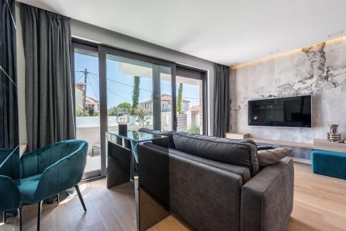 Luxury apartment Luna with private, heated pool
