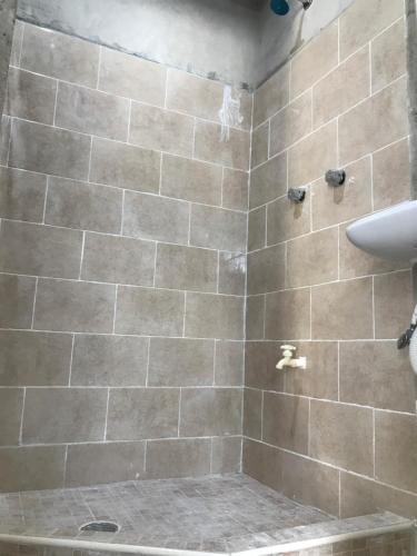 a bathroom with a shower with a sink at Departamento sencillo en CAMPECHE EX HACIENDA KALA in Campeche