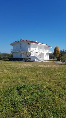 Billede fra billedgalleriet på Silver villa Raches maisonette & Green i Kouvéla