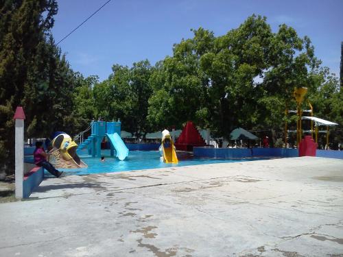 Der Swimmingpool an oder in der Nähe von La Ilusión Hotel Campestre y Balneario