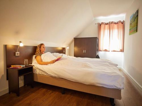 Tempat tidur dalam kamar di Villa Buitenhof De Leistert 13