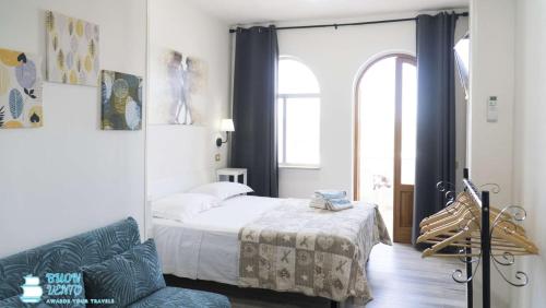 Säng eller sängar i ett rum på La Marea