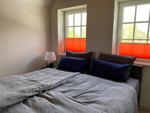 Voodi või voodid majutusasutuse Sonnerwachen, Ferienwohnung für 2 Personen in DE FEERJENHUSEN am Haubarg von Vollerwiek Fertigstellung März 2021 toas