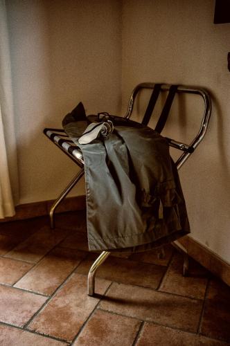 a bag sitting on a chair in a room at Il Casale di David in Pontedera