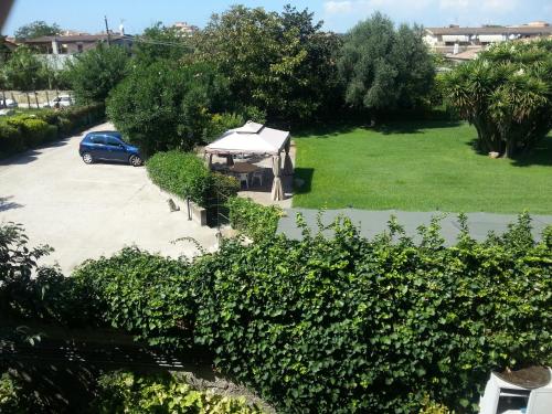 a gazebo with a car parked in a yard at Appartamenti Speedy in Fiumicino