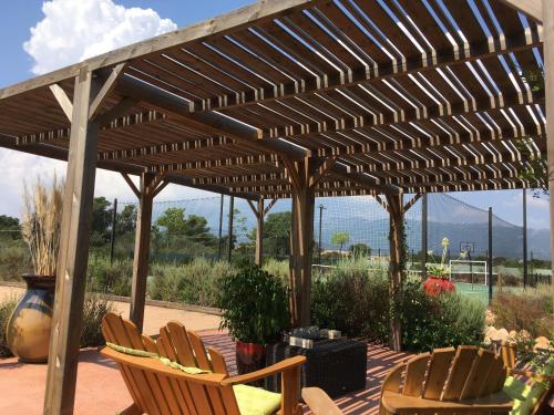L'Hacienda Piscine chauffée à 28, spa, boulodrome et court de Tennis privés, 2 villas indépendantes